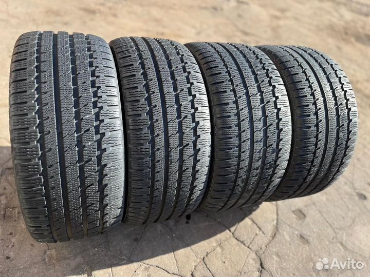 Kumho I'Zen KW27 245/40 R18 и 275/35 R18 99V