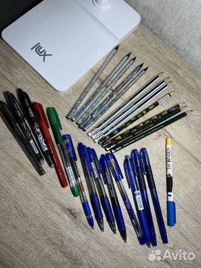 Тетради, ручки, карандаши, точилки, клей