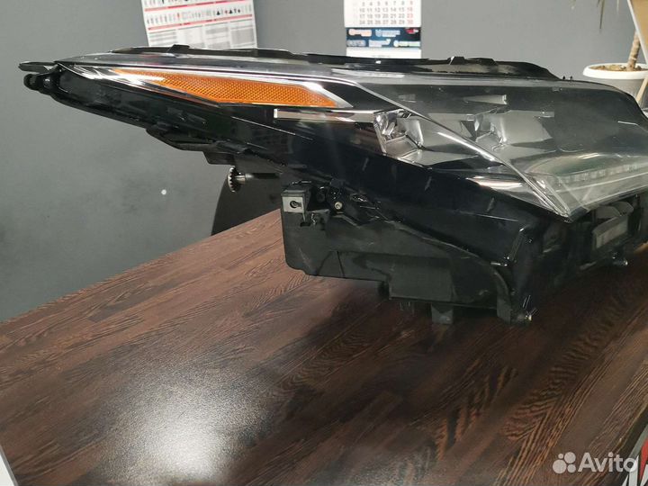 Фара правая Lexus RX4