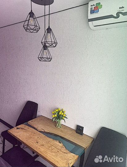 Стол из слэба и эпоксидной смолы