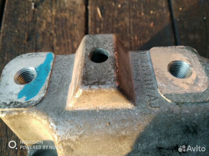 Кронштейн кпп левый Фольксваген Пассат Б6 1.6