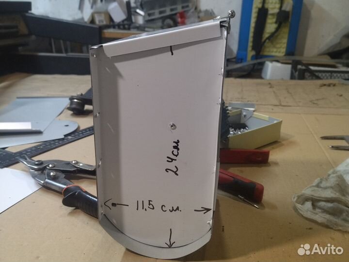 Бункерная кормушка для кроликов