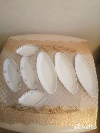 Тарелки, вилки, ложки