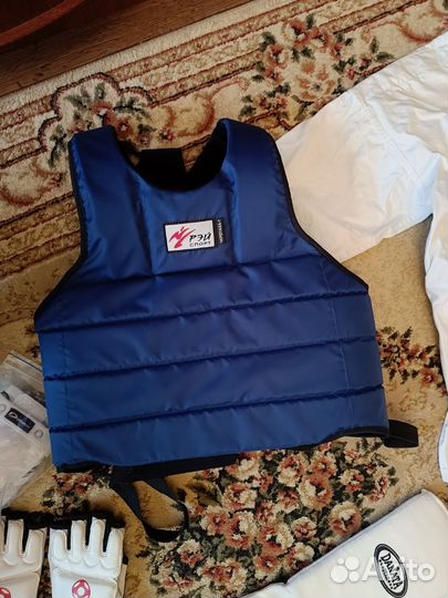 Кимоно и защита для каратэ киокушинкай