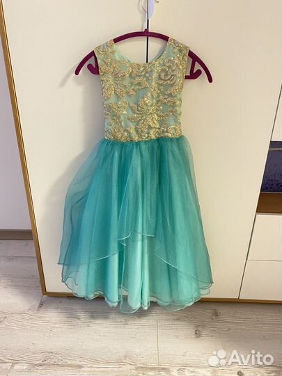 Очень красивое Платье для девочки 5,6,7 лет