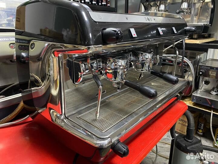 Кофемашина и кофемолка комплект