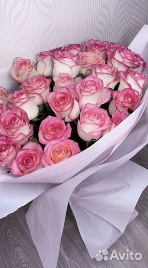 Джмелия букет. Розы с беспланой доставкой