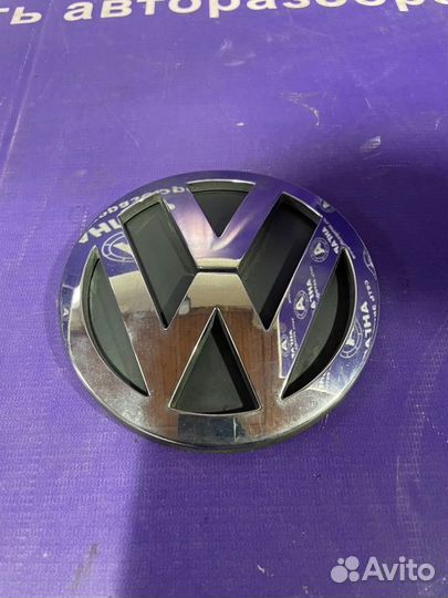 Эмблема крышки багажника Volkswagen Touareg 7L 2