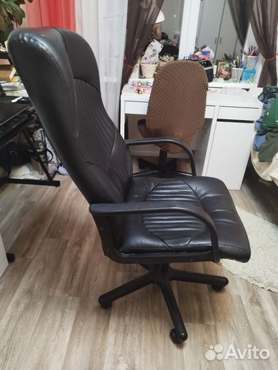 Кресло кожаное компьютерное