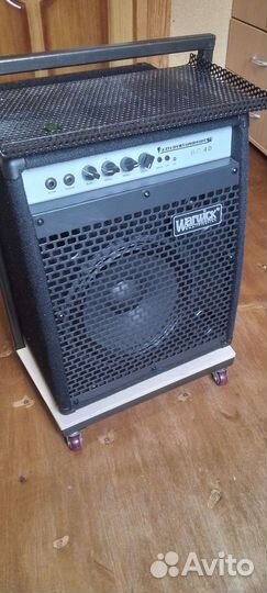 Басовый комбоусилитель