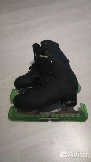 Профессиональные фигурные коньки risport 250