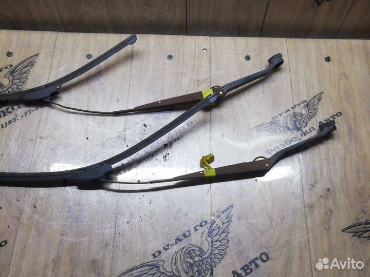 Mazda mpv поводок стеклоочичтителя