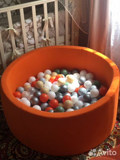 Сухой бассейн с шариками