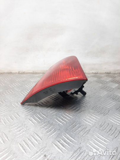 Фонарь крышки багажника правый Audi A4 универсал