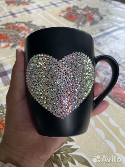 Инкрустация стразами на кружке