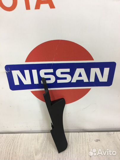 Накладка петли капота Уголок жабо Nissan terrano D