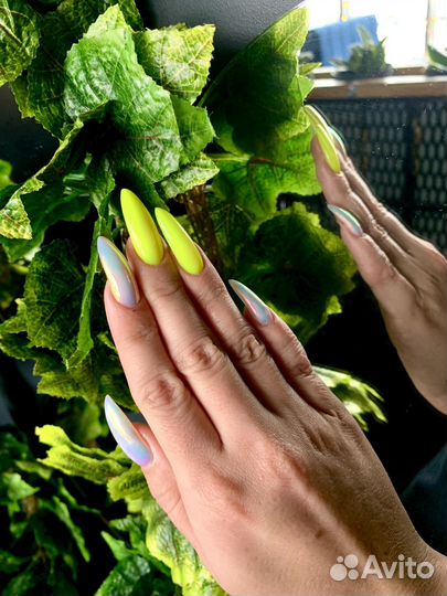 Модель на маникюр