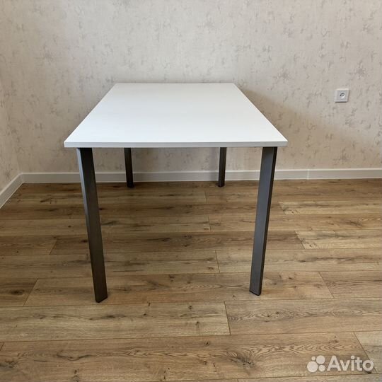 Белые кухонные столы с хром ножками. 18 размеров