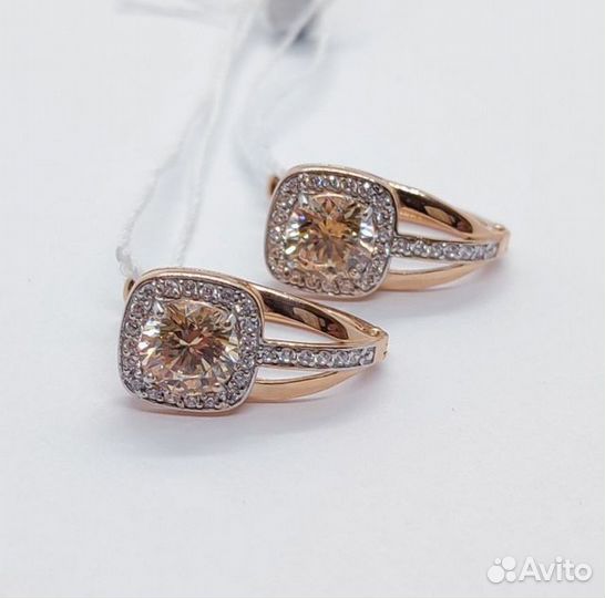 Золотые серьги с камнем