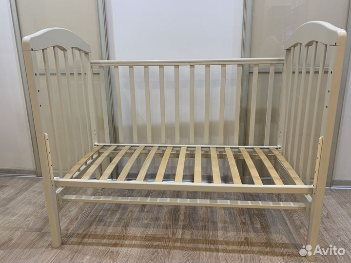 Детская кровать, матрас, пеленальный комод