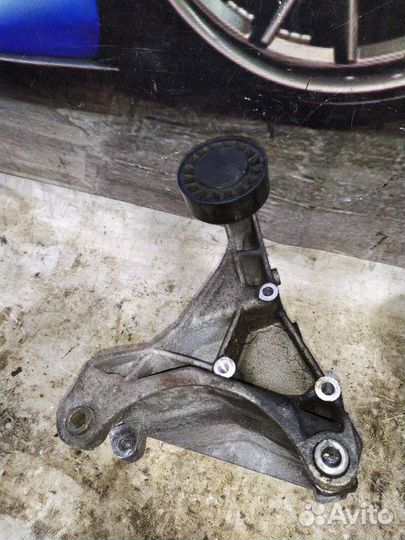 Кронштейн компрессора mercedes W208 CLK