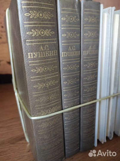 Книги Маяковский, Пушкин, Есенин, Некрасов, Митчел