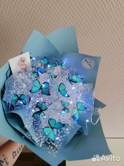 Букетики из бабочек светящиеся. Букет к 1 сентября