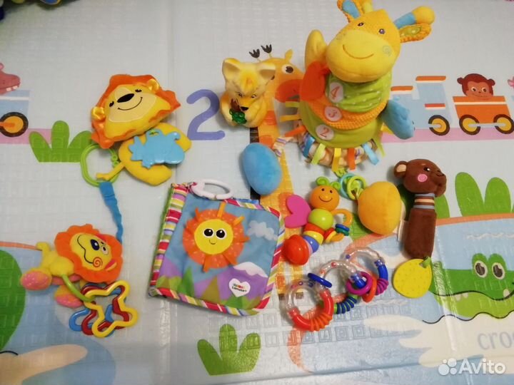 Игрушки для малышей пакетом