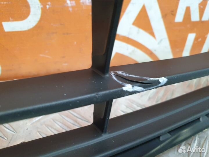 Решетка бампера передняя правая Toyota Land