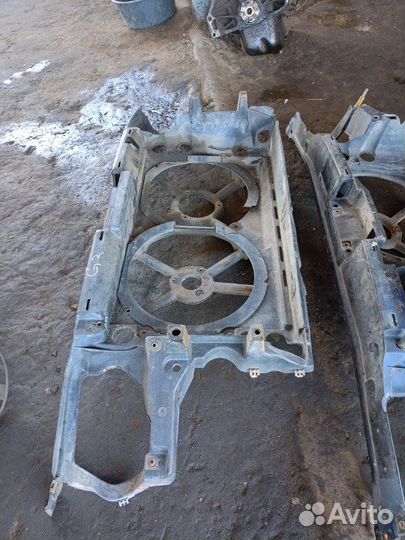 Рамка радиатора телевизор Volkswagen Golf MK3