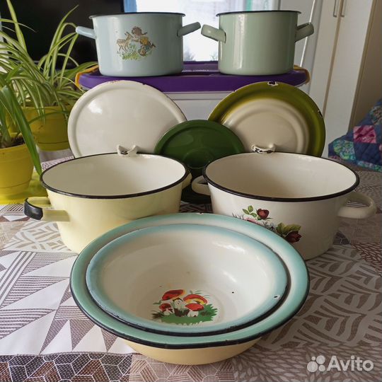 Кастрюли и миски (СССР) эмалированные