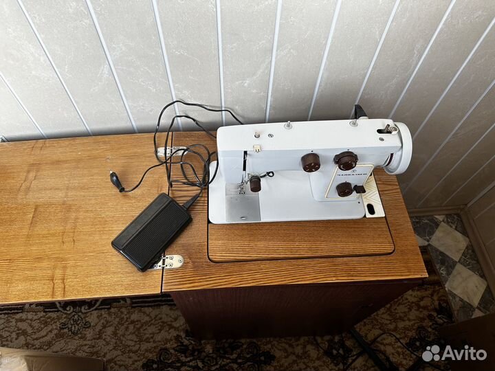 Электрическая Швейная машина Чайка 142 М