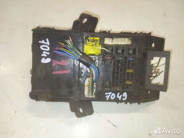 Блок предохранитель Toyota Avensis 1997-2003