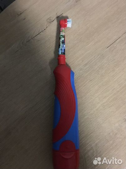 Электрическая зубная щетка Oral-B