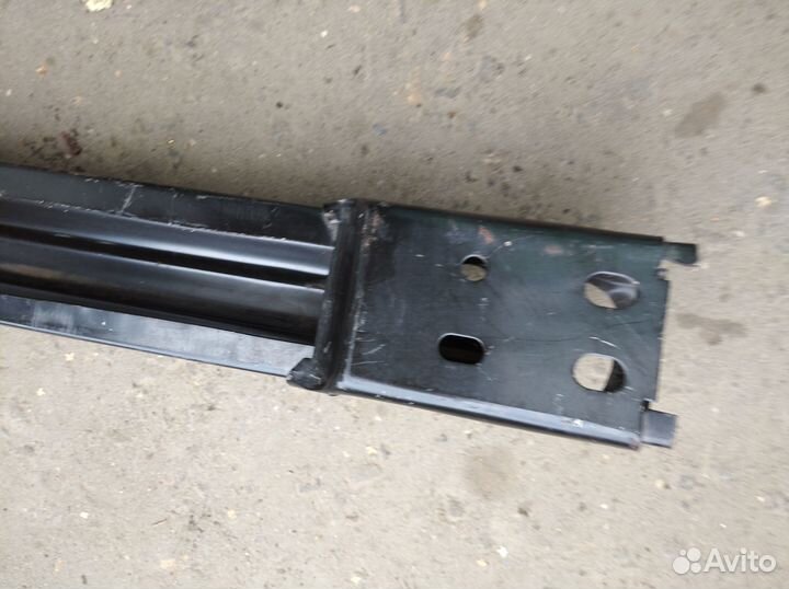 Усилитель бампера Ford Escape 2000-2012