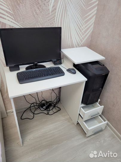 Компьютерный стол с 2-мя ящиками белый