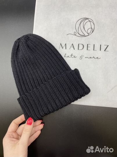 Вязаная женская шапка