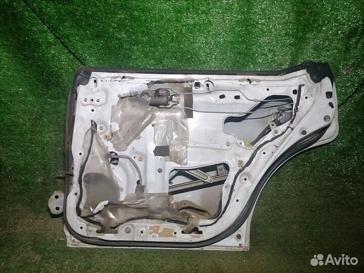 Дверь задняя правая Toyota Chaser GX81 Пустая