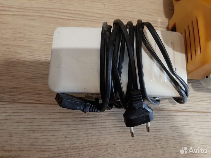 Оверлок бытовой бу