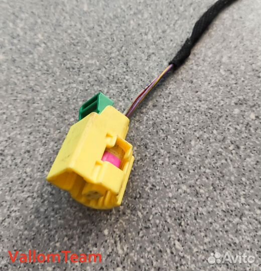 Лот P48 Разъём VAG