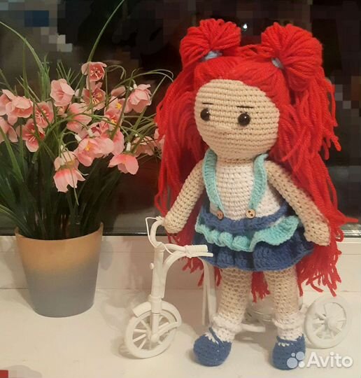 Вязаная кукла ручной работы