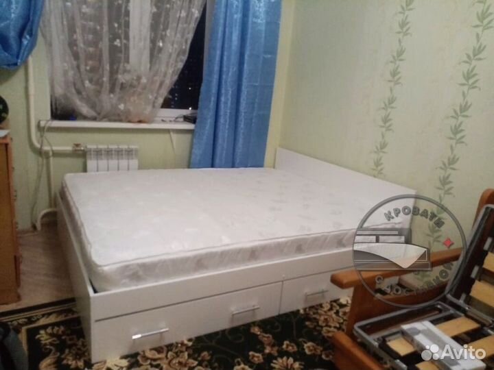 Кровать двухспальная с ящиками