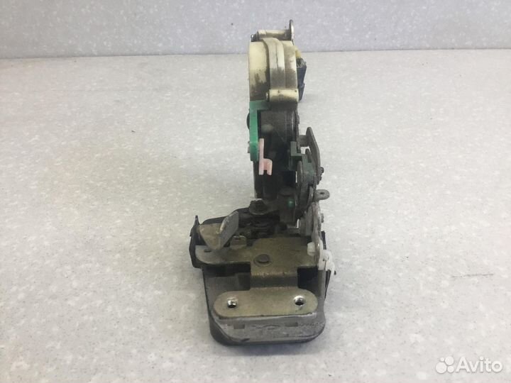 Замок двери задней левой Kia Sorento 2003-2009