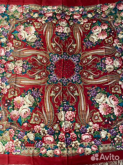 Павловопосадакий платок. Именинница