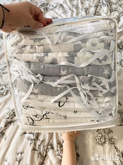 Бортики в кроватку и постельный комплект