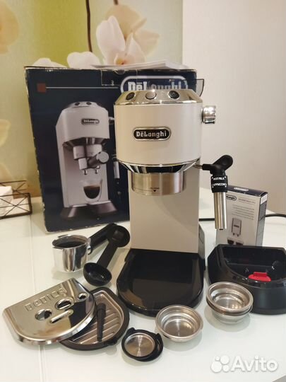 Кофеварка DeLonghi EC685.M, рожковая