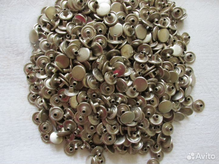Продаю кнопки металлические 950 шт