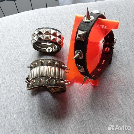 Чокер кожаный с шипами,браслеты