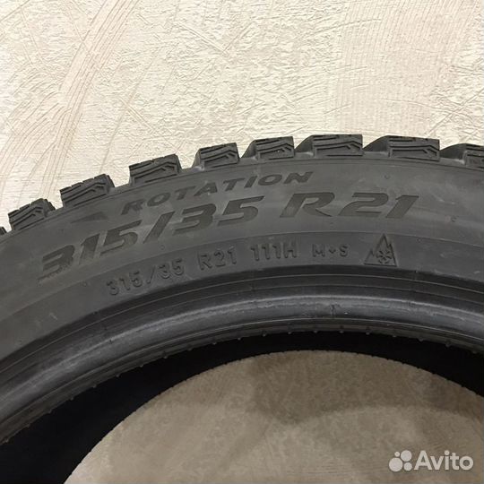Pirelli Scorpion Ice Zero 2 275/40 R21 и 315/35 R21 111H