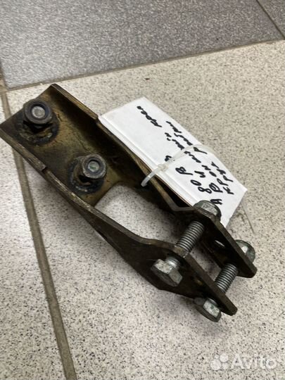 Кронштейн рулевой тяги 811419325D audi 80